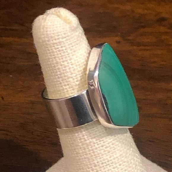 Vintage Malachite Cabochon Sterling Silver Cocktail Ring Sz 6-1/2 - Picture 2 of 11